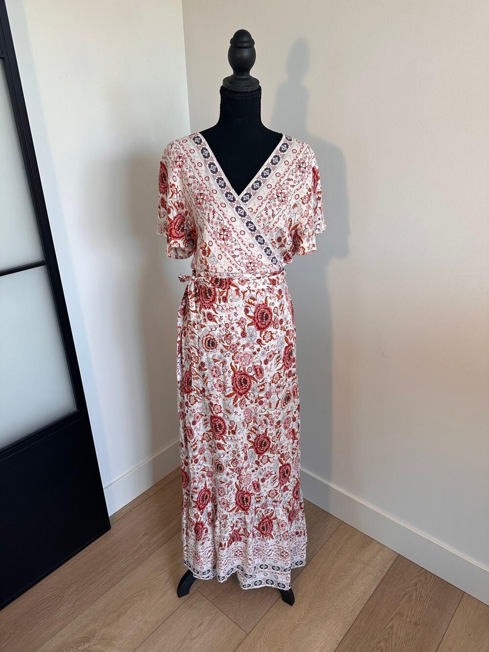 Zesica Cream and Coral Wrap Maxi Dress Size Large